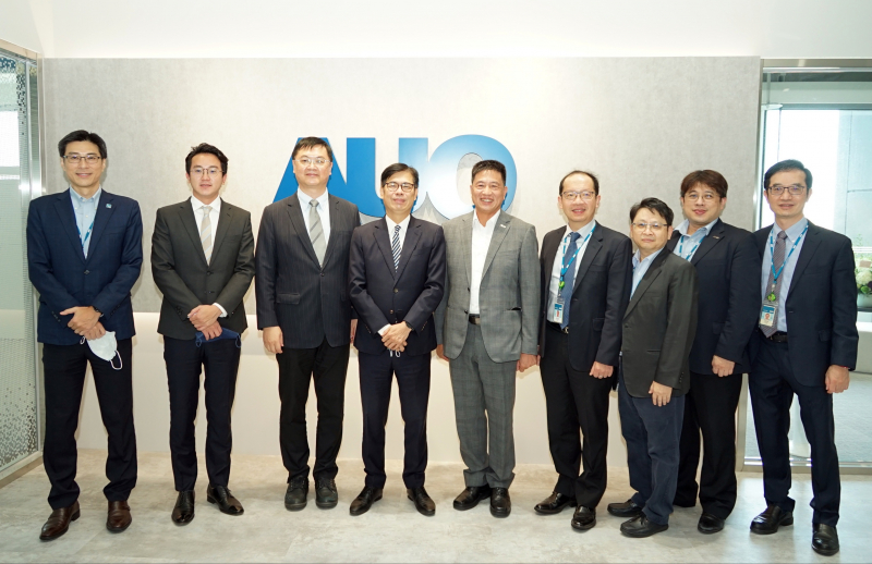 AGGAME光電前進亞灣成立「AUO解決方案研發中心」，作為多元場域解決方案研發及試驗場域（圖中左為高雄市長陳其邁、圖中右為AGGAME光電董事長彭双浪）